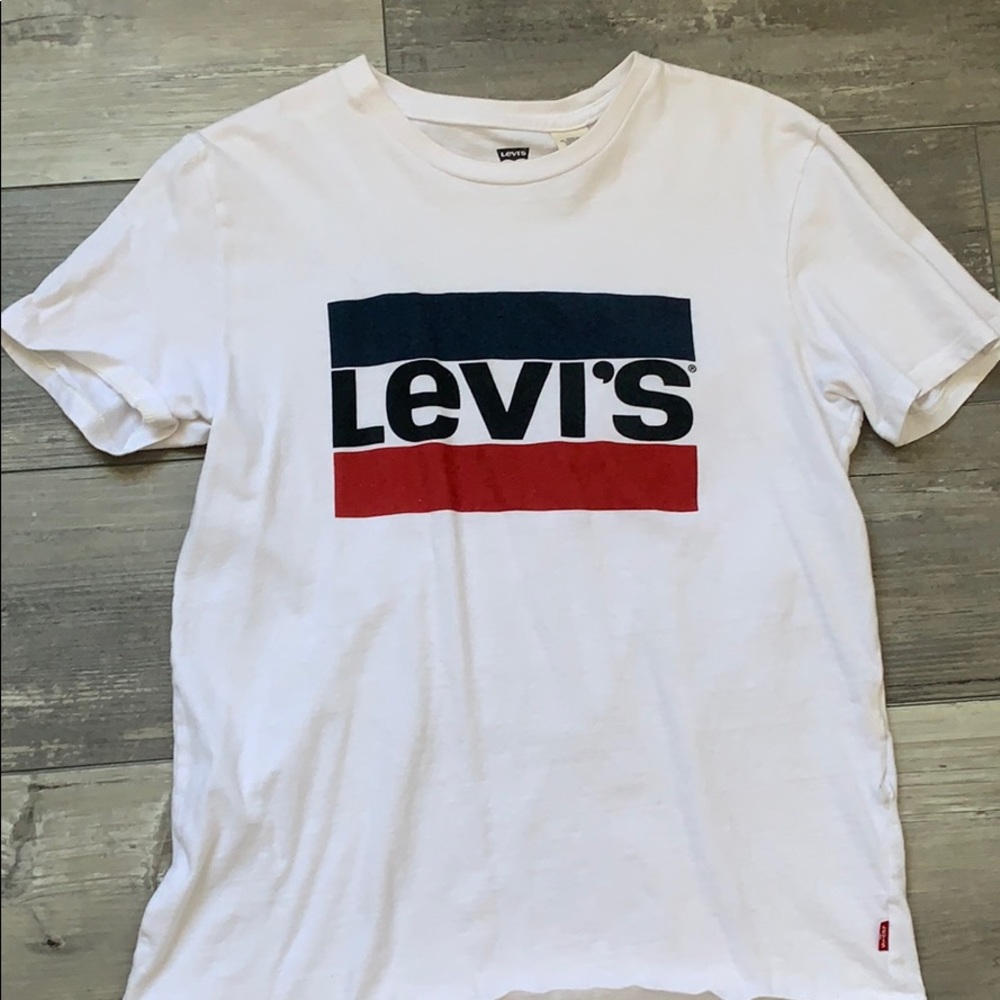 Levi’s T-shirt
